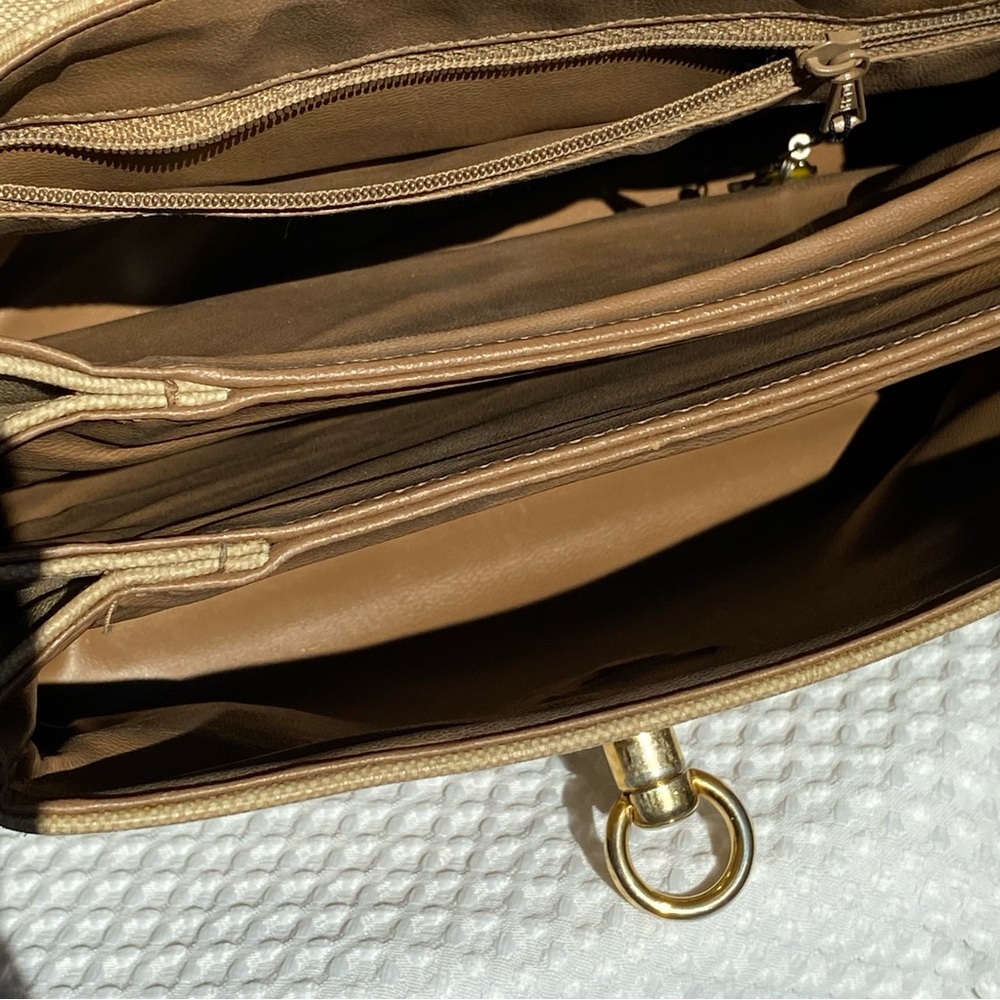 Vintage Nina Ricci Brown Trapezoidal Shoulder Bag with Gold Clasp - Picture 4 of 13